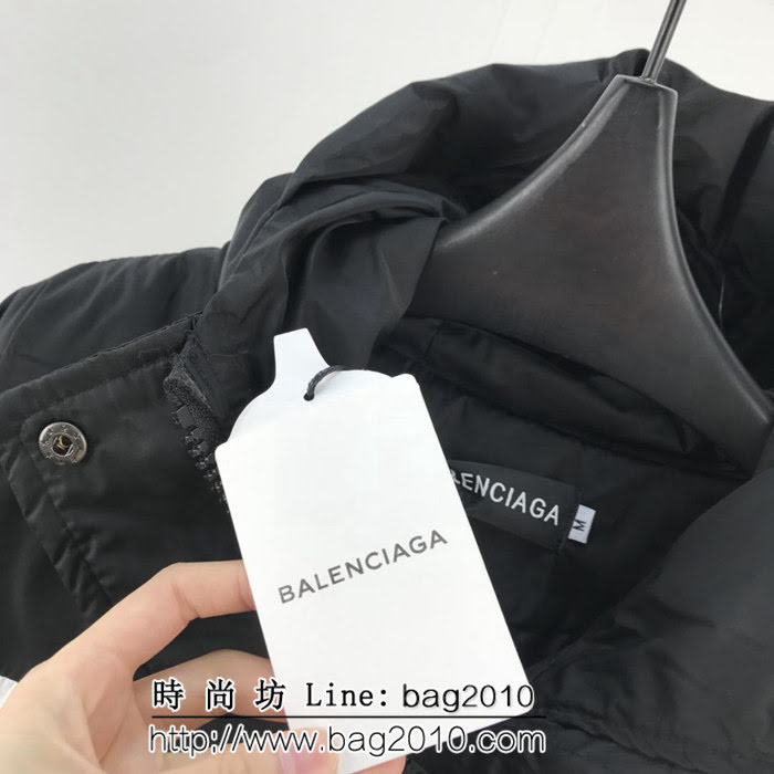 BALENCIAGA巴黎世家 18冬季新款 黑白拼接撞色 後背大字母 棉服 os寬鬆版型 ydi1949